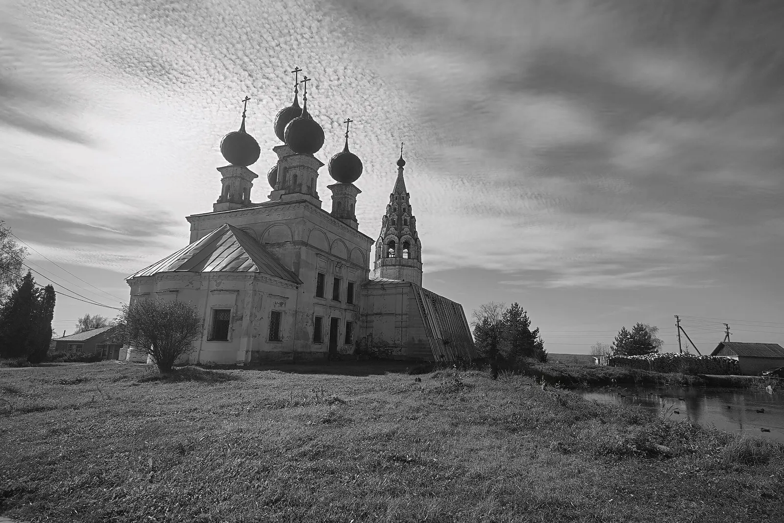Воскресенская церковь в Сусанине (бывшее село Молвитино) — та самая, что на картине Саврасова. Фото: Troymclure